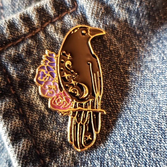 3/$20 pin sale!  Nevermore Raven Enamel Pin - Picture 1 of 3